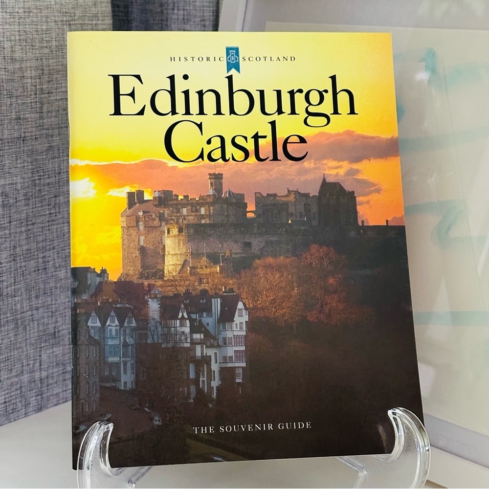 Historical Scotland 🏰 Edinburgh Castle Souvenir Guide Paperback